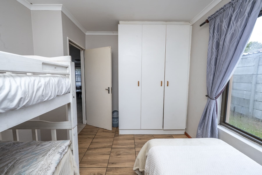 2 Bedroom Property for Sale in Eikenbosch Western Cape